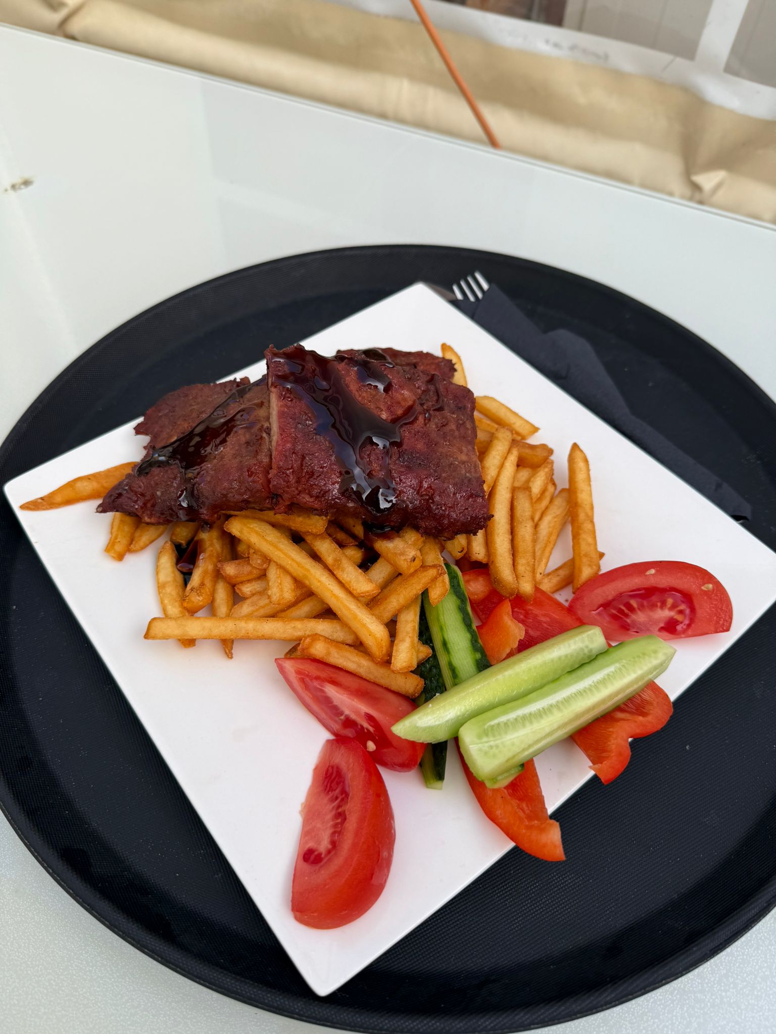 Frī + BBQ ribas